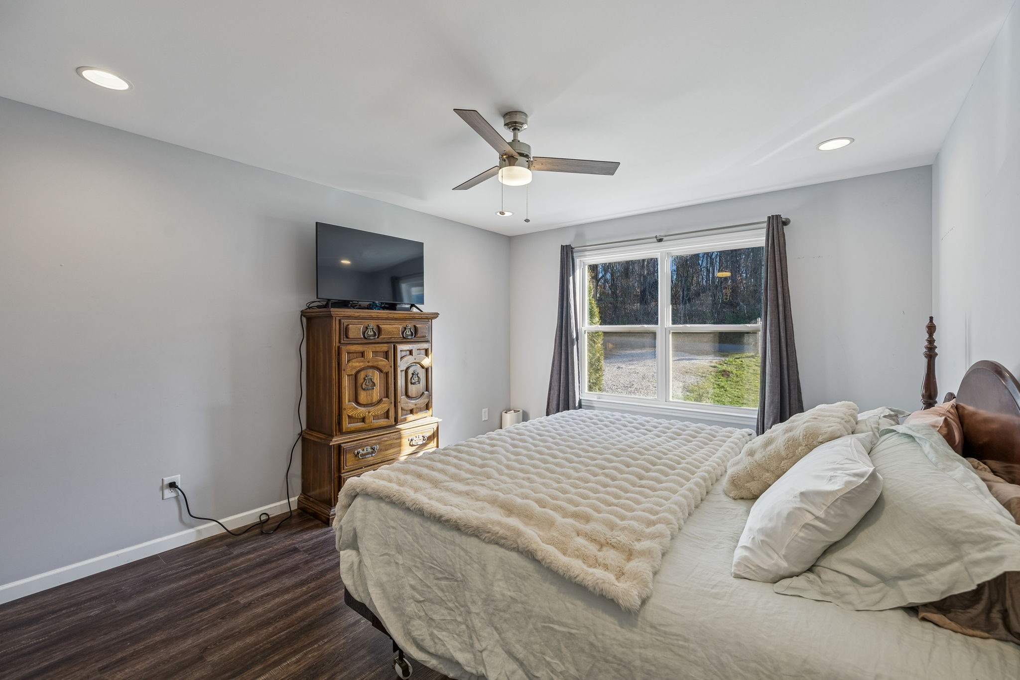 142 Pine Avenue Morrison, TN 37357 - Photo 10 of 29 a bedroom with a bed and a window