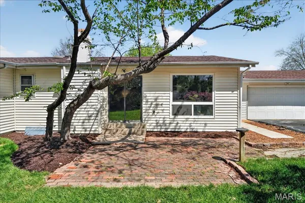 $435,000 | 11146 Crickett Hill Drive, St. Louis, MO 63146