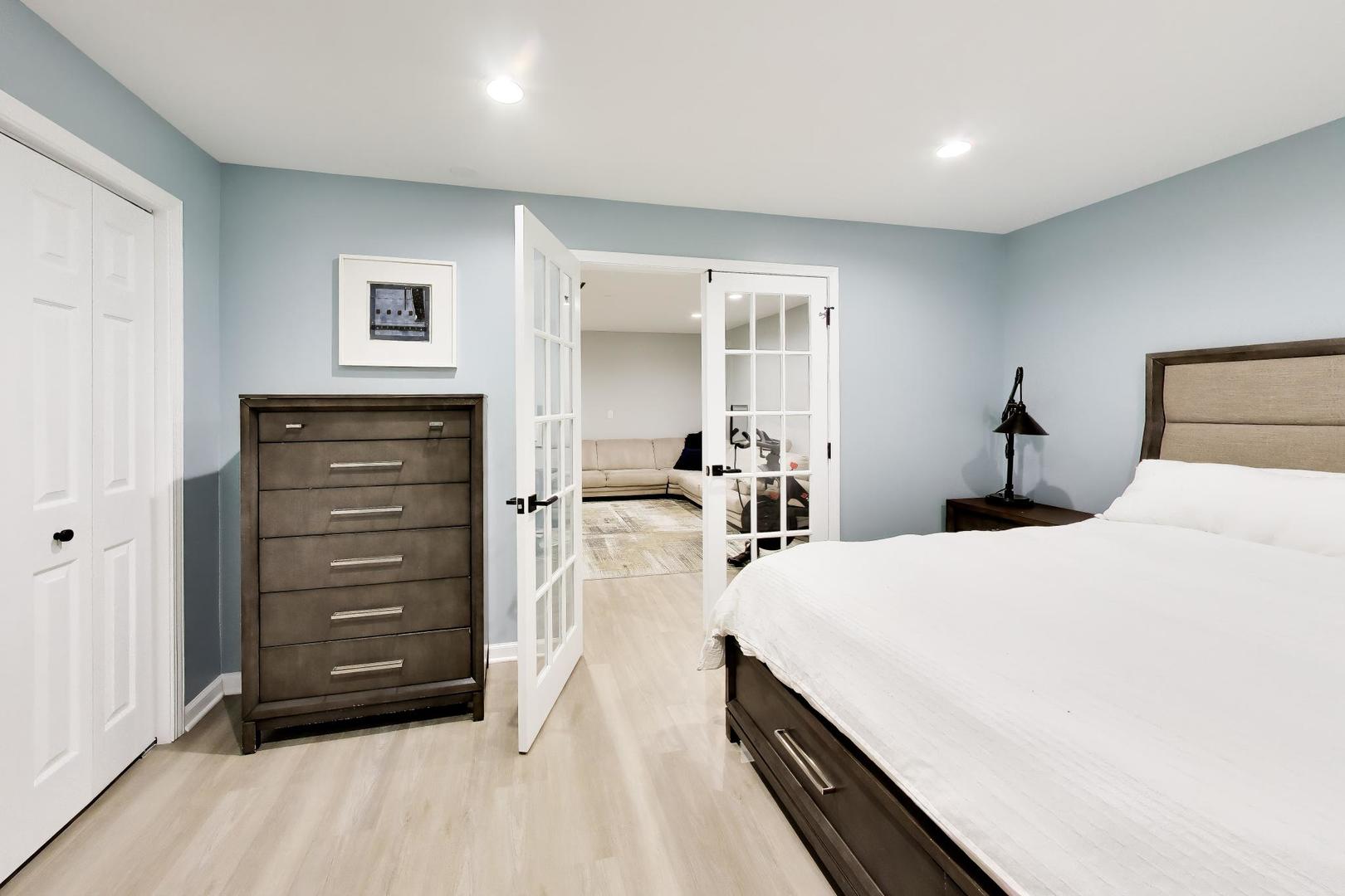 232 West Scott Street Chicago, IL 60610 - Photo 26 of 39 a bedroom with a bed and a dresser