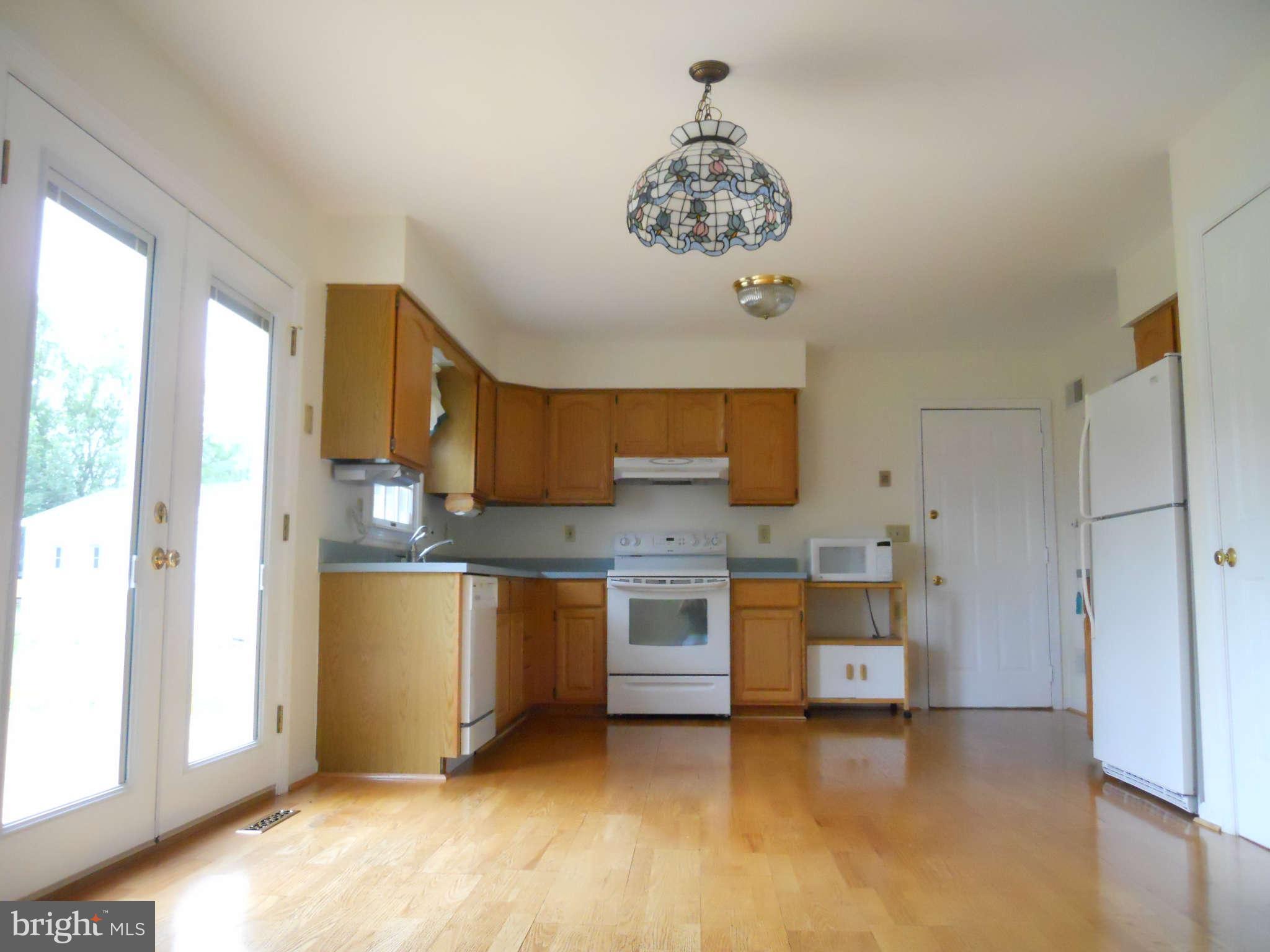 534 Quail Run Road Summit Point, WV 25446 - Photo 11 of 27 Kitchen