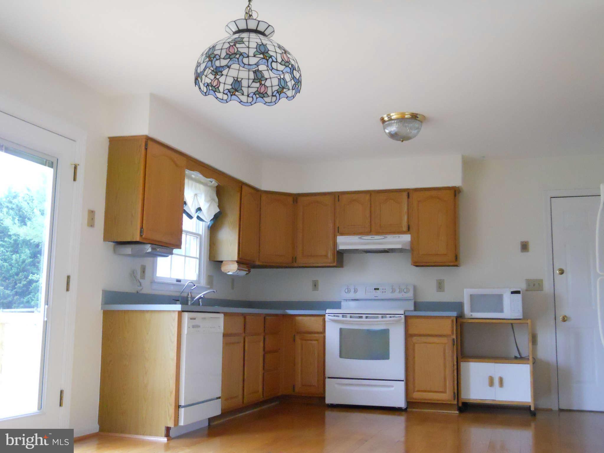 534 Quail Run Road Summit Point, WV 25446 - Photo 12 of 27 Kitchen