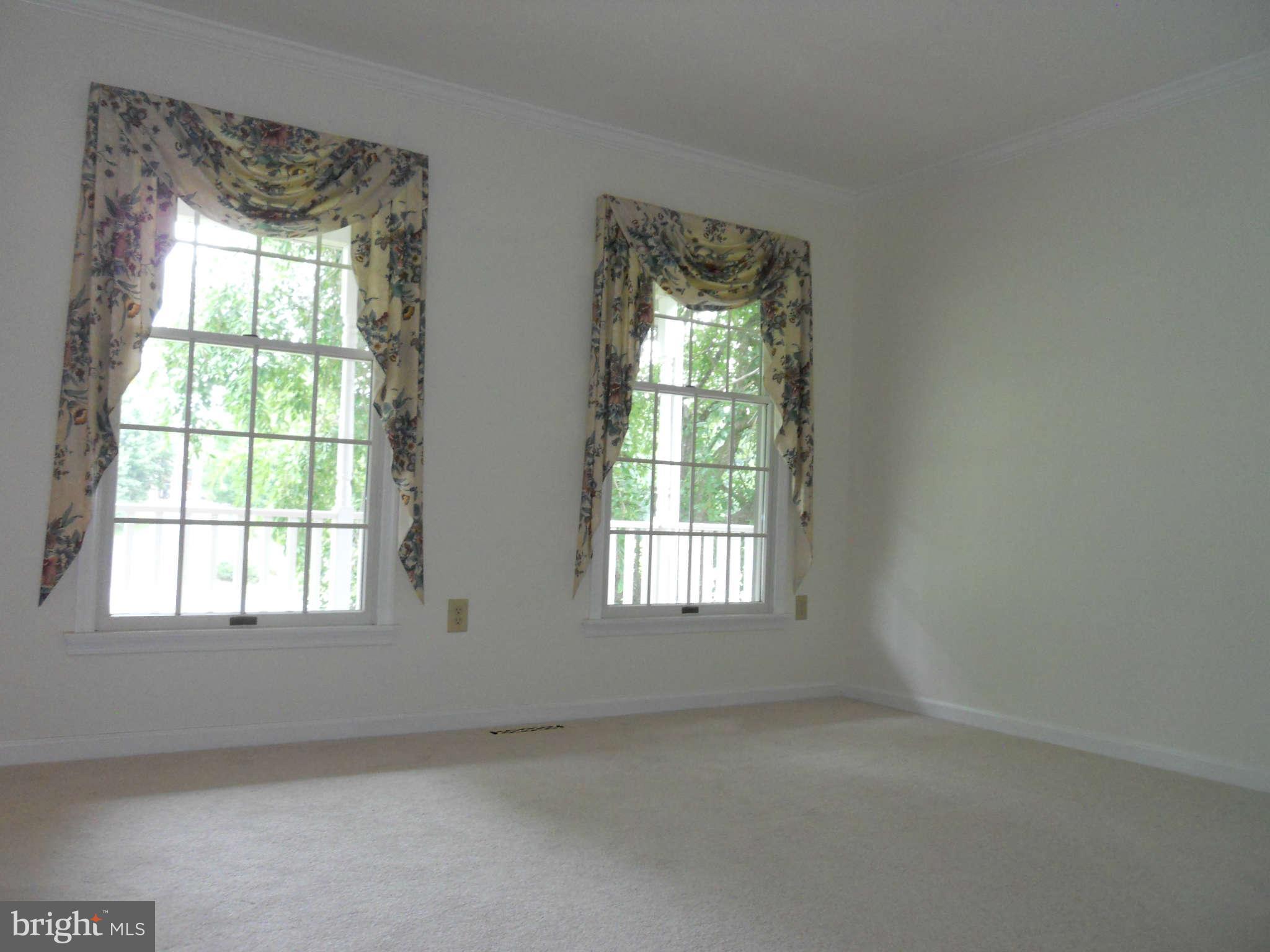 534 Quail Run Road Summit Point, WV 25446 - Photo 9 of 27 Living Room