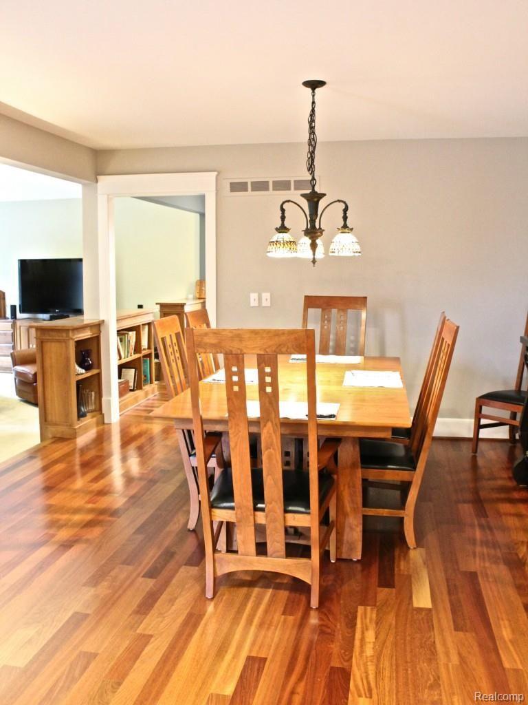 245 Pepper Tree Lane Rochester, MI 48309 - Photo 20 of 72 Dining Room
