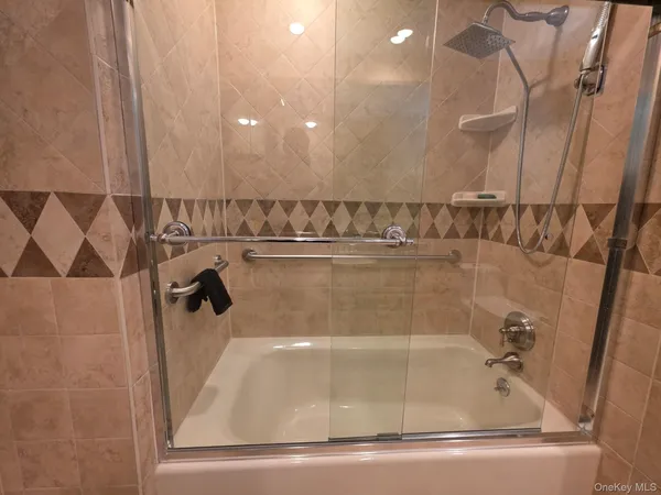 $5,200 | 29 Carriage Hill Lane, Poughkeepsie, NY 12603