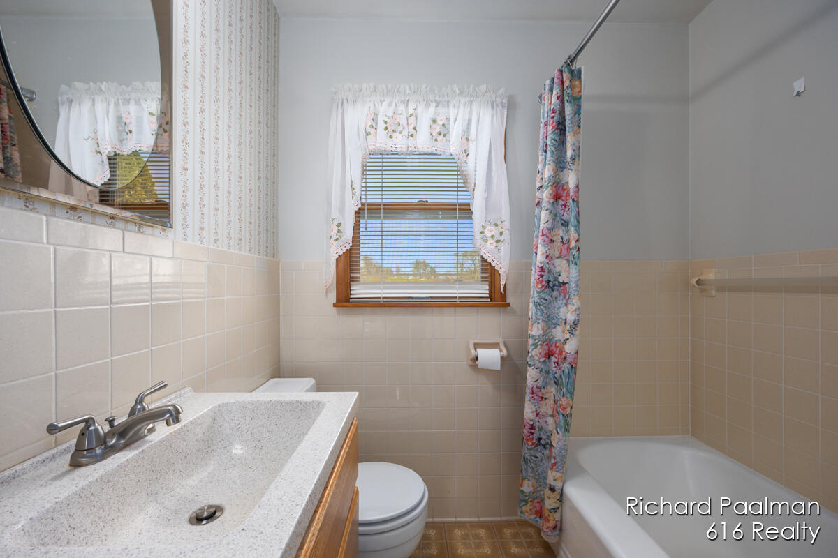 827 12 Mile Road Northwest Sparta, MI 49345 - Photo 14 of 23 Bathroom