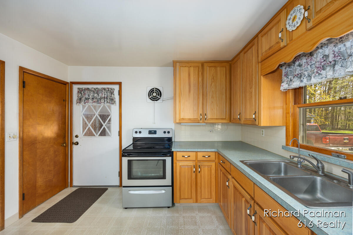 827 12 Mile Road Northwest Sparta, MI 49345 - Photo 7 of 23 Kitchen