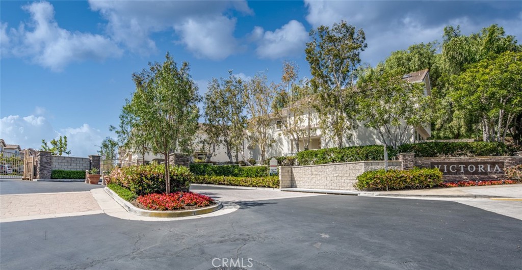 1 Quebec Aliso Viejo, CA 92656 - Photo 38 of 40 a view of a table and chairs in the patio