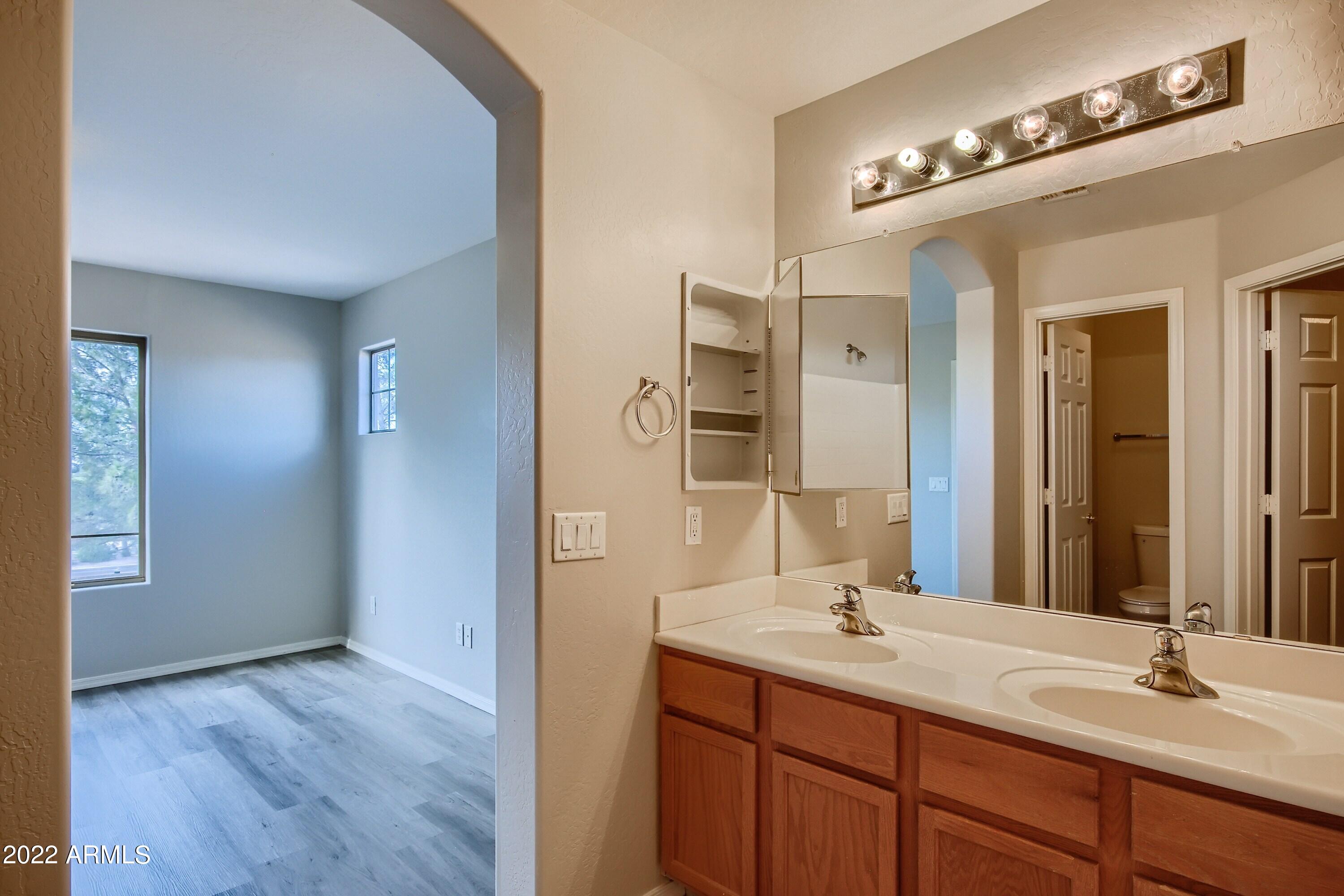 534 East Bartlett Way Chandler, AZ 85249 - Photo 21 of 26 24 2nd Floor Primary Bathroom
