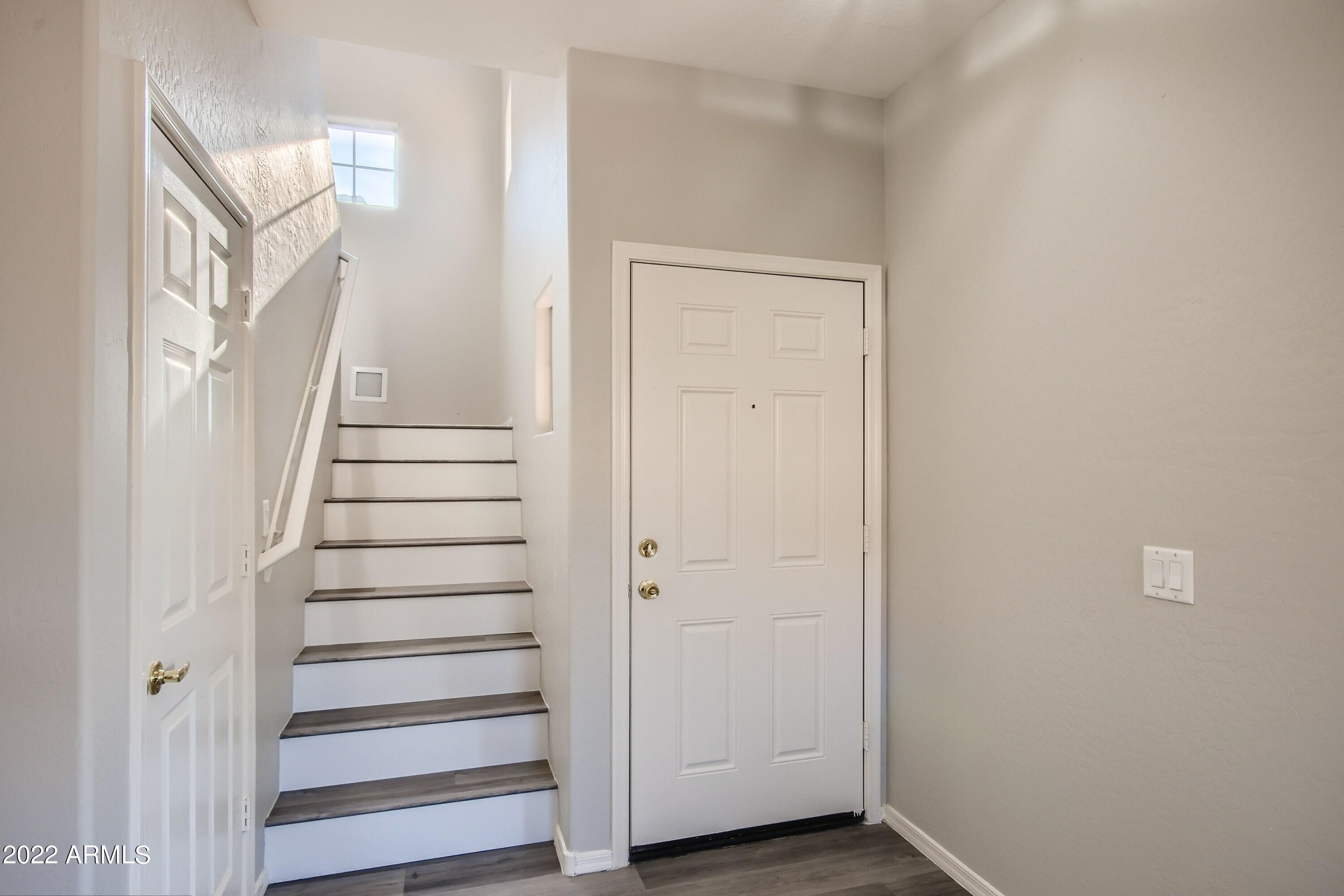 534 East Bartlett Way Chandler, AZ 85249 - Photo 4 of 26 05 Foyer