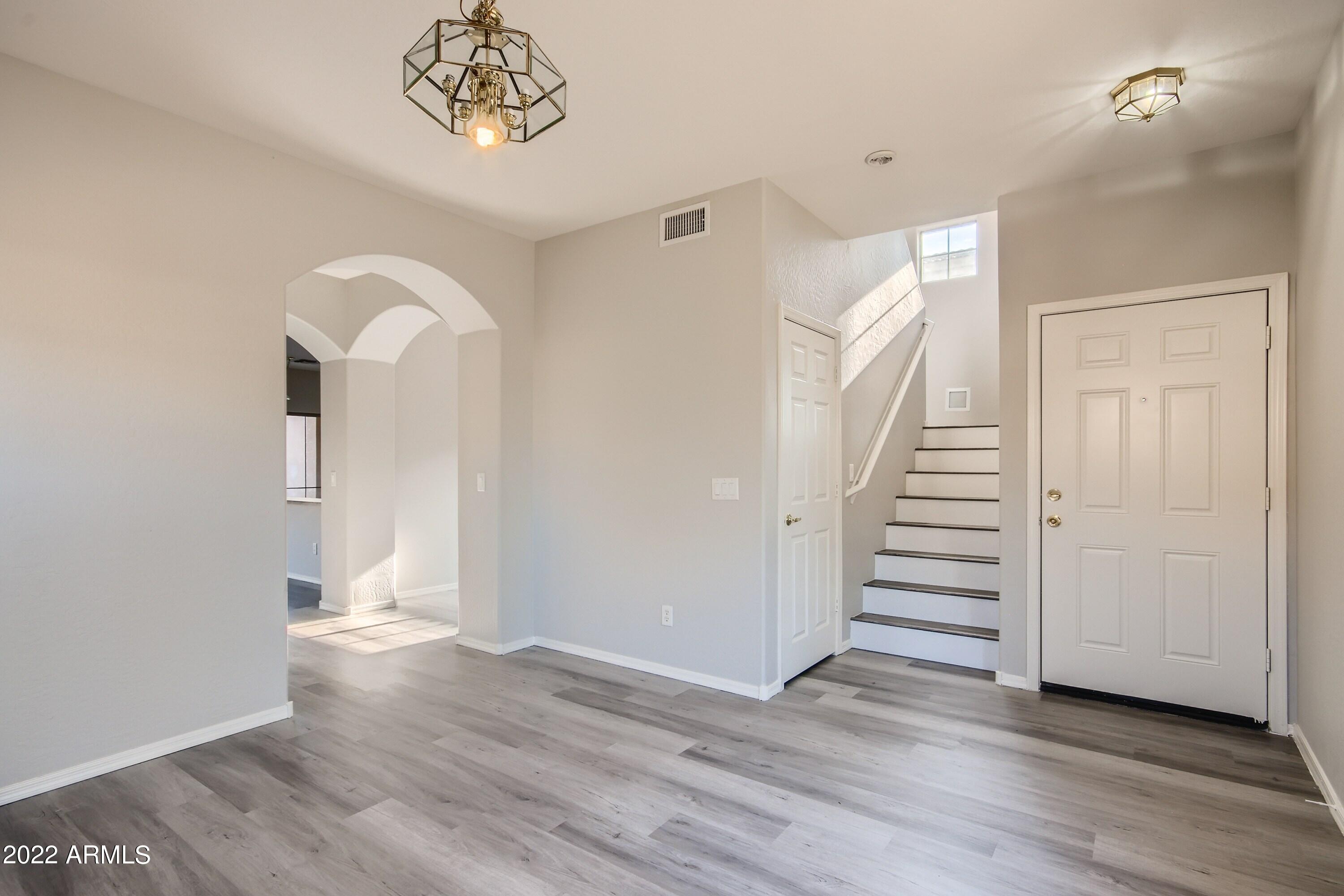 534 East Bartlett Way Chandler, AZ 85249 - Photo 5 of 26 06 Living Room
