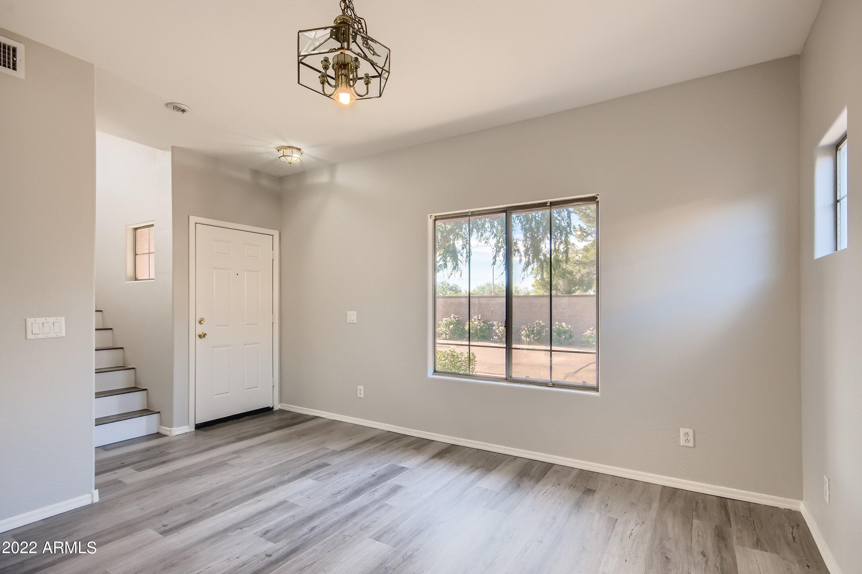 534 East Bartlett Way Chandler, AZ 85249 - Photo 7 of 26 08 Living Room