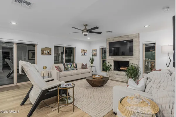 $1,249,000 | 4132 West Paradise Lane, Phoenix, AZ 85053