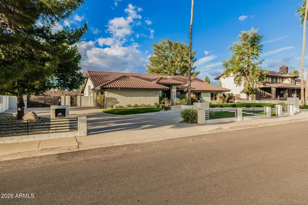 $1,249,000 | 4132 West Paradise Lane, Phoenix, AZ 85053