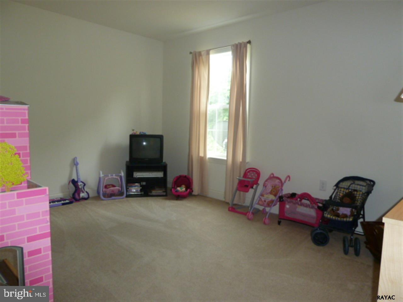 688 Rishel Drive York, PA 17406 - Photo 11 of 14 Gallery Image 11