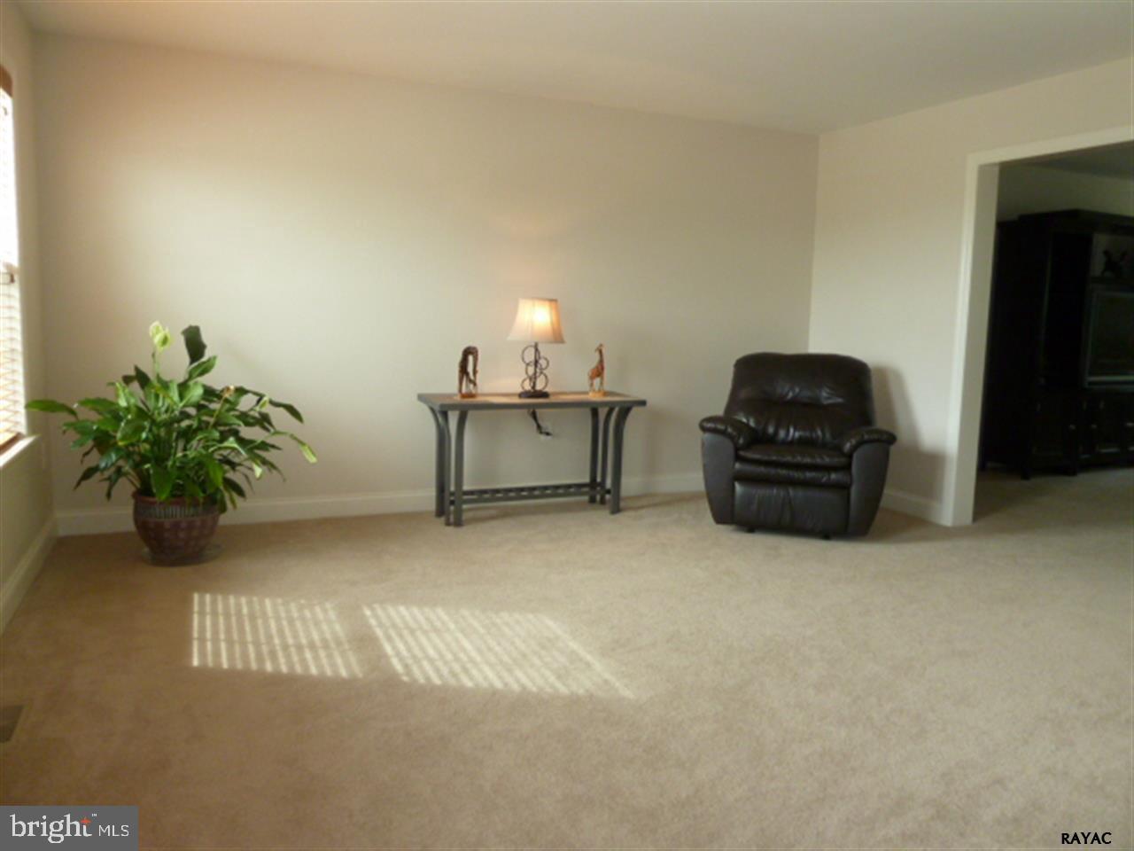688 Rishel Drive York, PA 17406 - Photo 3 of 14 Gallery Image 3