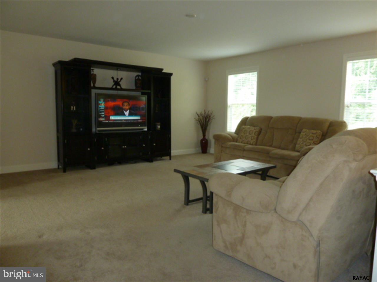 688 Rishel Drive York, PA 17406 - Photo 4 of 14 Gallery Image 4