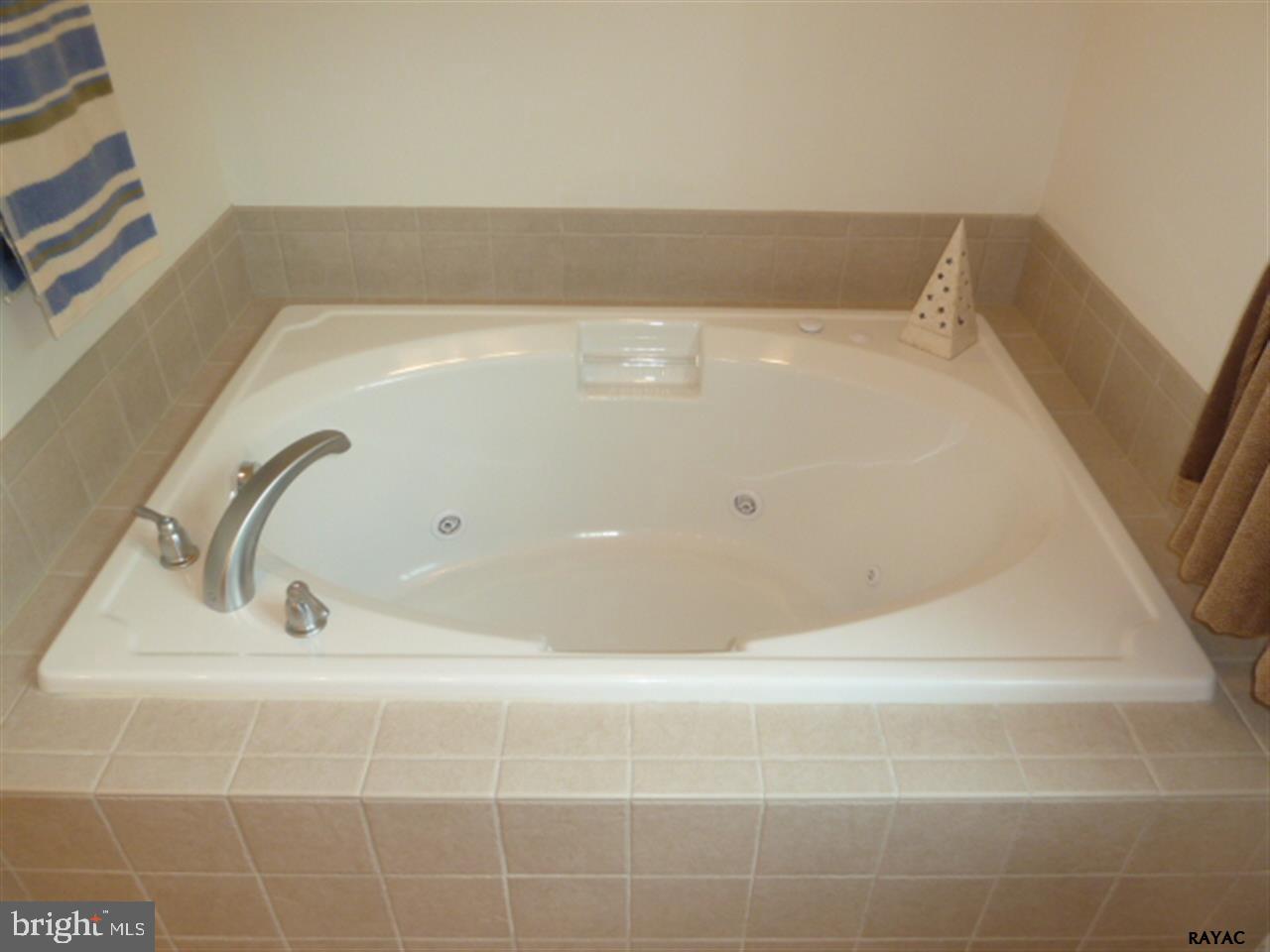 688 Rishel Drive York, PA 17406 - Photo 9 of 14 Gallery Image 9