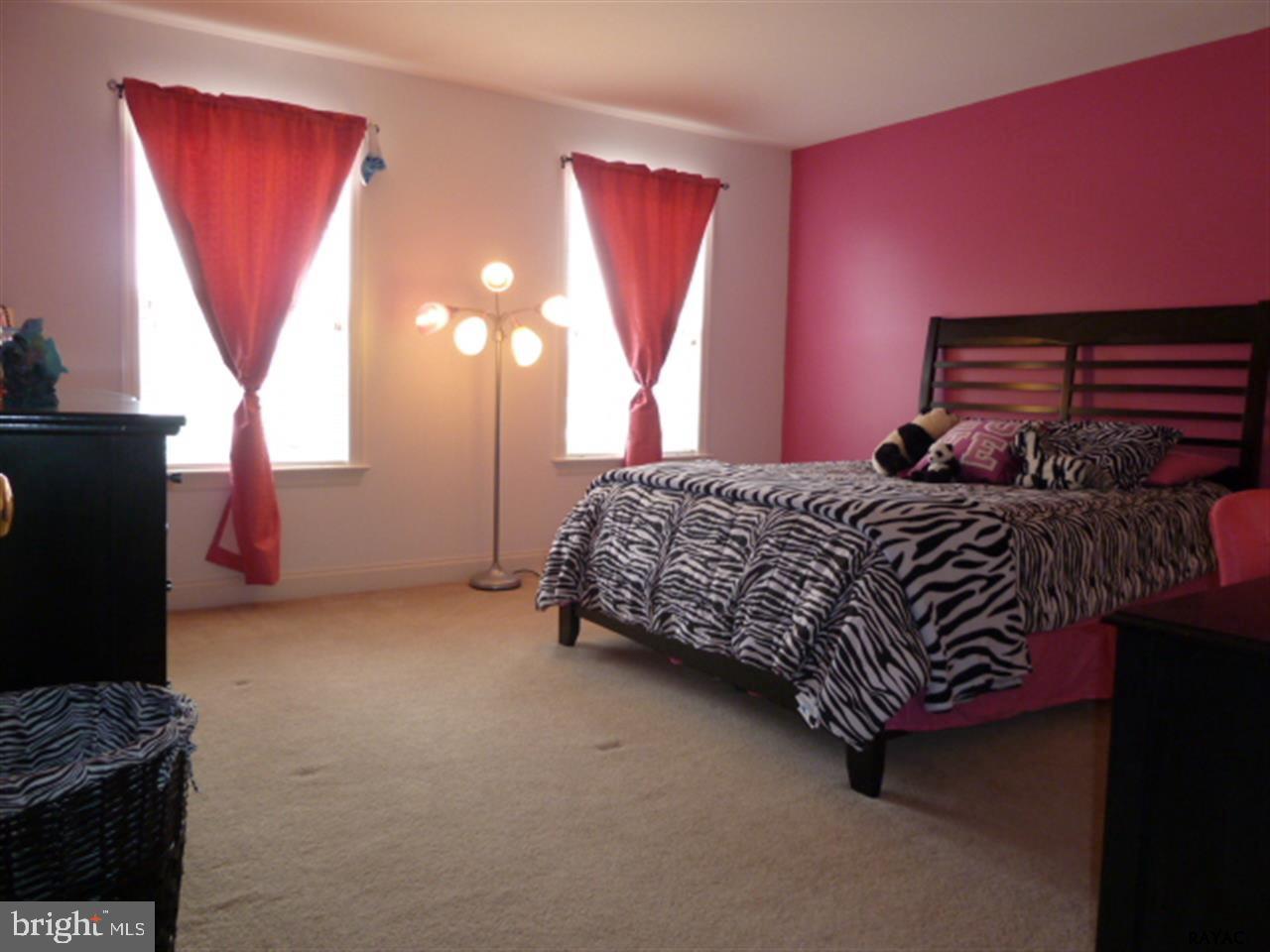 688 Rishel Drive York, PA 17406 - Photo 10 of 14 Gallery Image 10