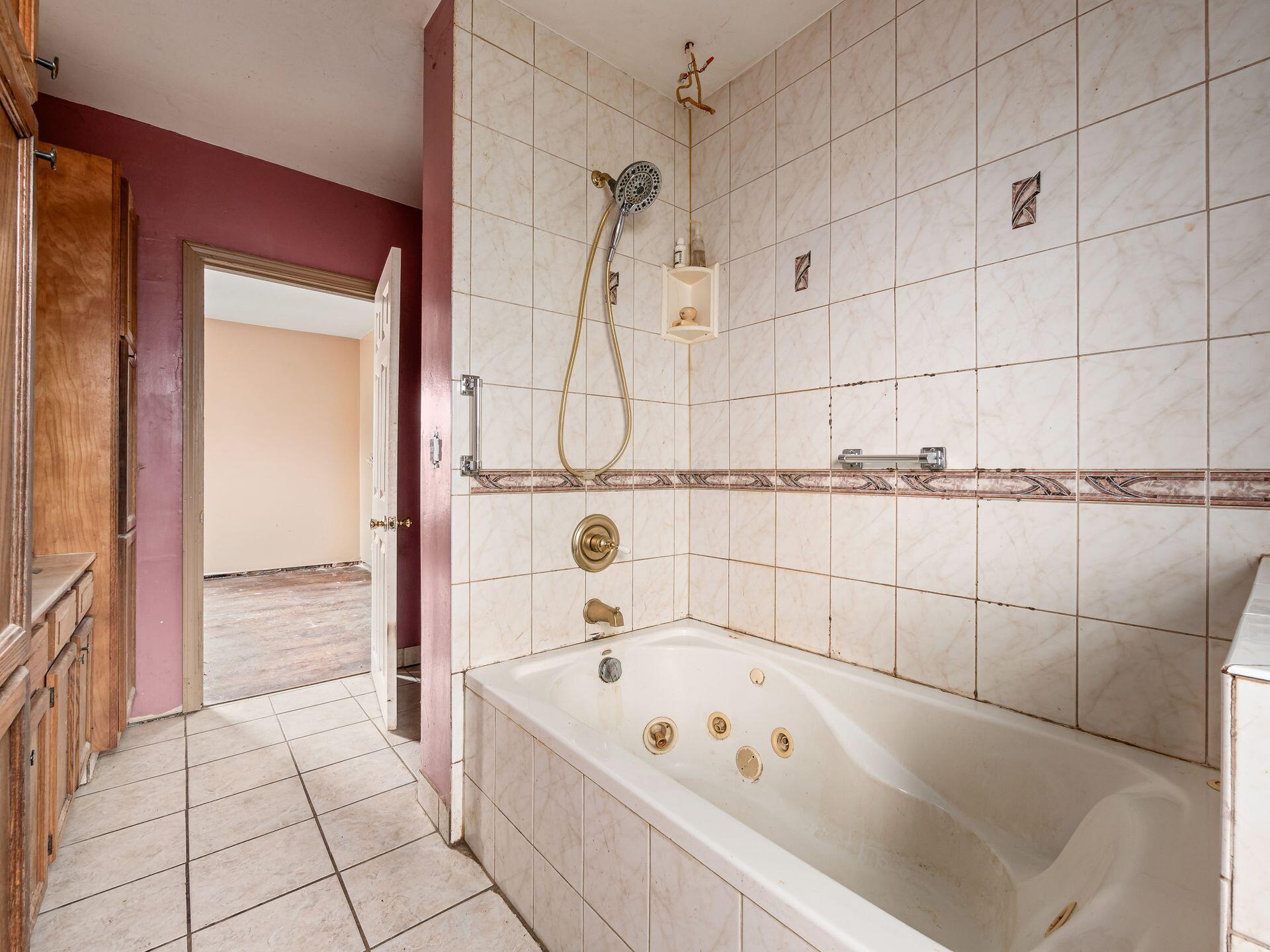 2231 Sale Road Columbus, OH 43224 - Photo 22 of 31 Bathroom