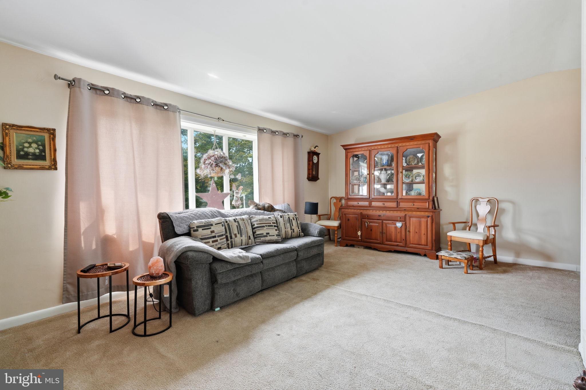 2012 Tomlinson Road Philadelphia, PA 19116 - Photo 6 of 33 Bright and inviting living space.