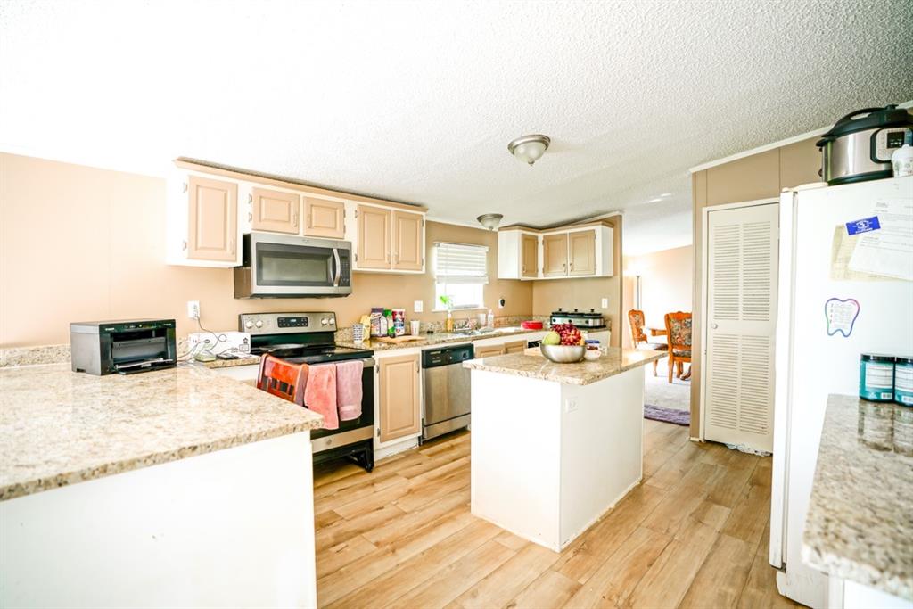126 Sorrel Way Alvarado, TX 76009 - Photo 2 of 29