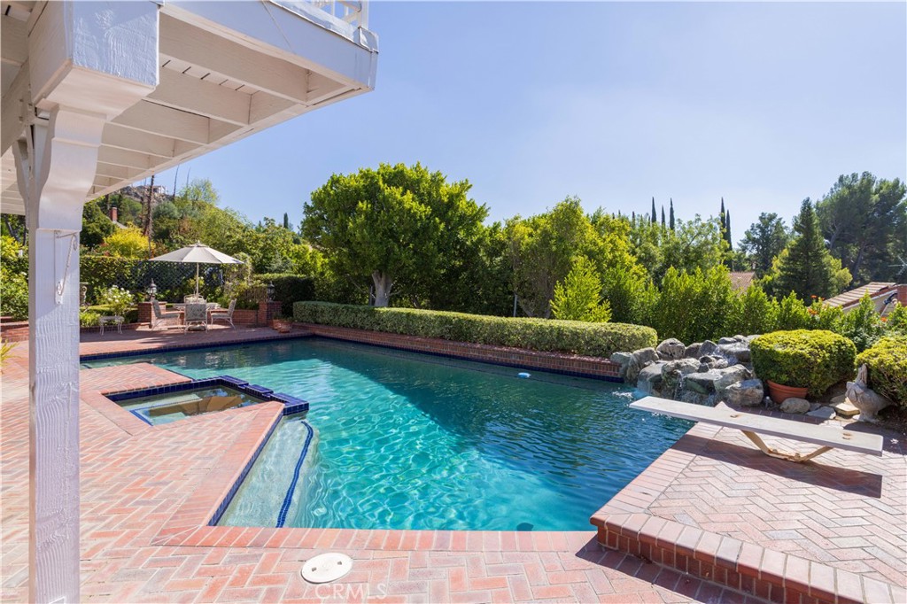 18924 Granada Circle Porter Ranch, CA 91326 - Photo 33 of 45 a view of a backyard with plants