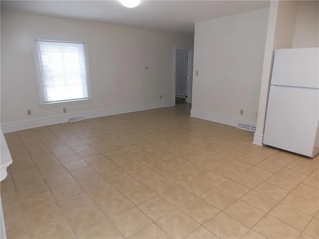 $1,050 | 316 South Washington Street, Unit A, Evans City, PA 16033