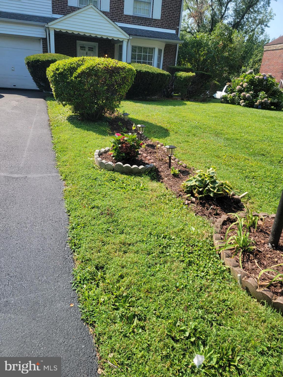 7633 Brookfield Road Cheltenham, PA 19012 - Photo 10 of 12 Front Yard