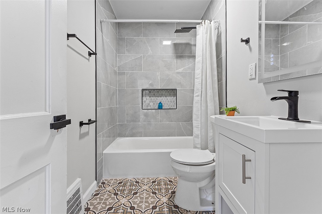 3083 Joslyn Road Cleveland, OH 44111 - Photo 20 of 35 Gallery Image 20