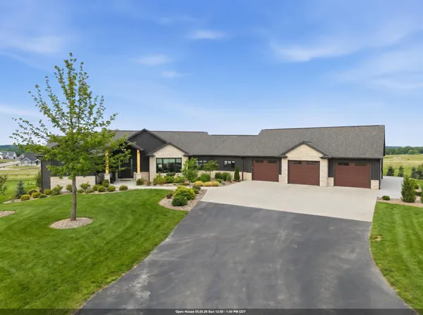 $999,900 | N3029 Lookout Lane, Hortonville, WI 54944