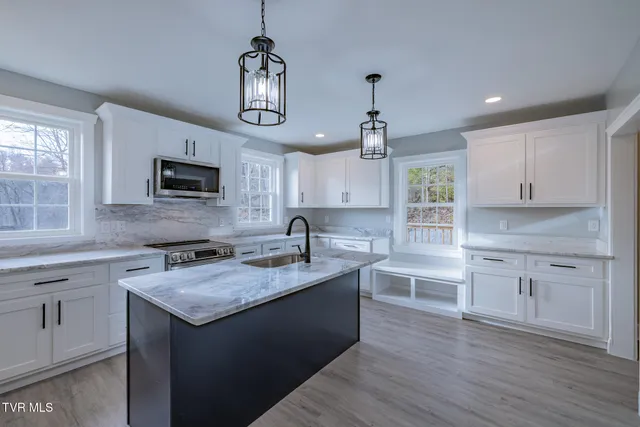 $825,000 | 194 Sparks Road, Johnson City, TN 37601