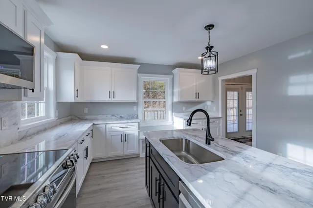 $825,000 | 194 Sparks Road, Johnson City, TN 37601