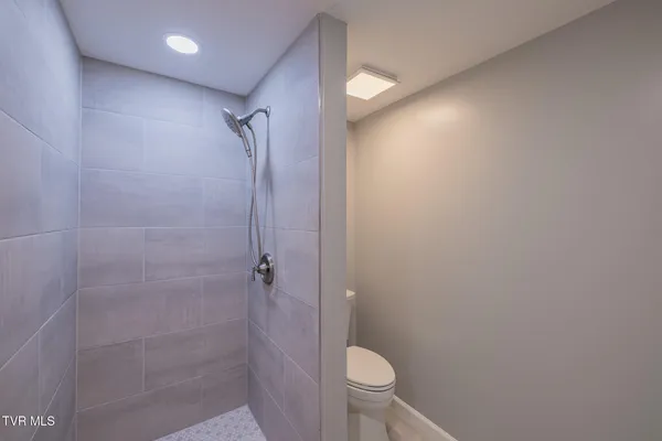 $799,000 | 194 Sparks Road, Johnson City, TN 37601