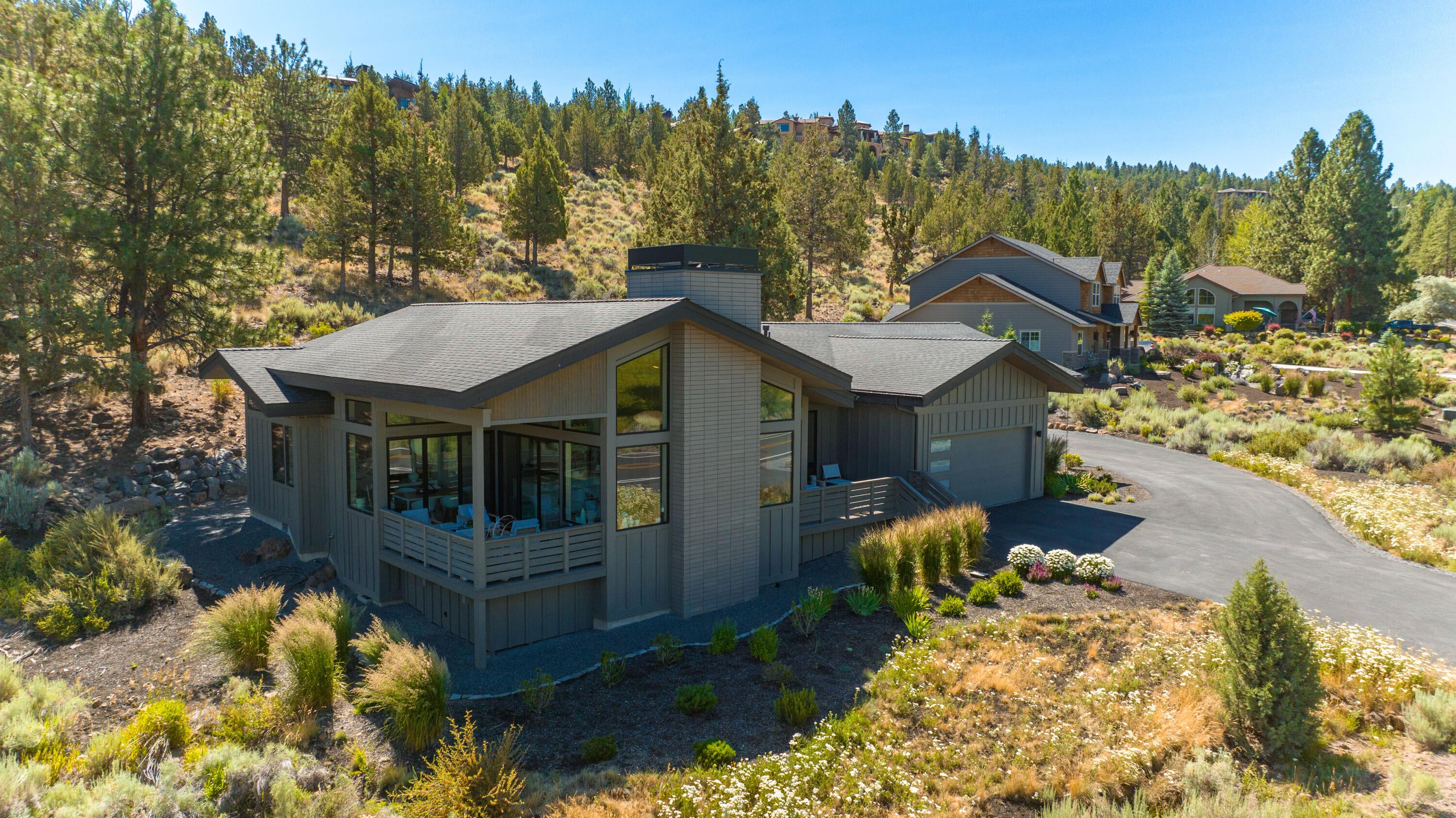 2265 Northwest Putnam Road Bend, OR 97703 - Photo 4 of 44 04