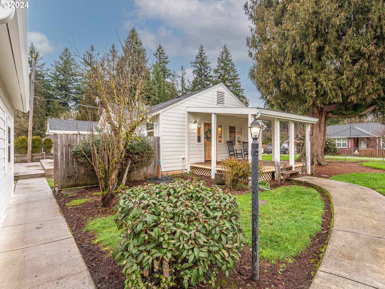 205 North 9th Avenue Ridgefield, WA 98642 - Photo 41 of 48 a front view of a house with a yard