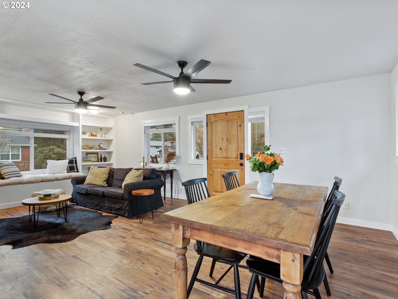 205 North 9th Avenue Ridgefield, WA 98642 - Photo 10 of 48 a view of a dining room with furniture