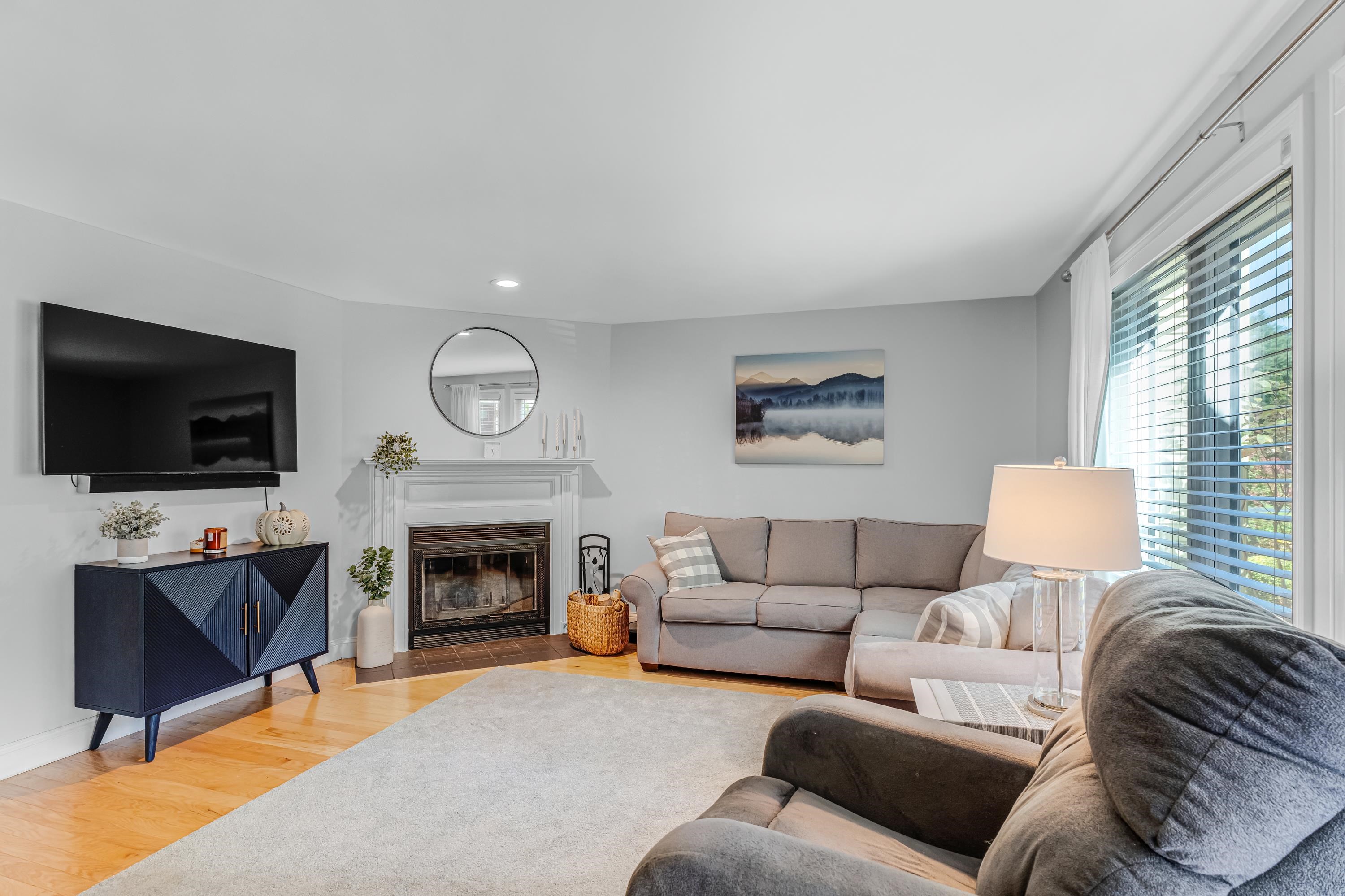 18 Drury Lane, Nashua, NH 03064 Compass