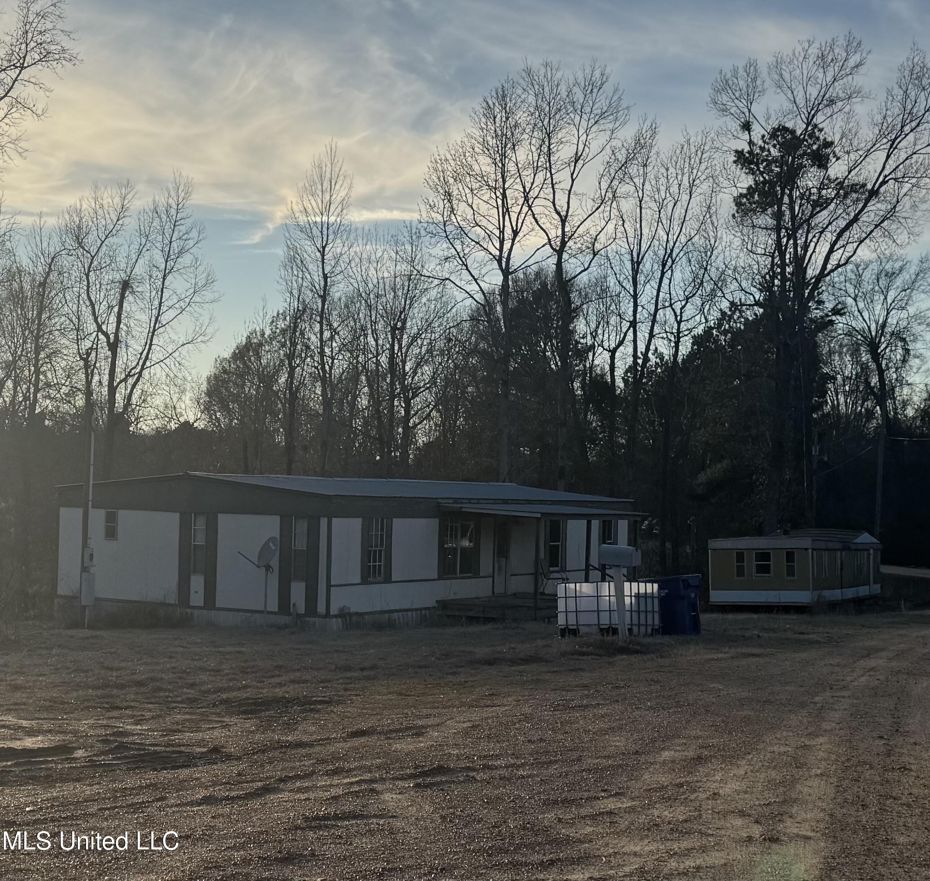 17 Coventry Road, Unit 2 Natchez, MS 39120 - Photo 1 of 16 IMG_0484