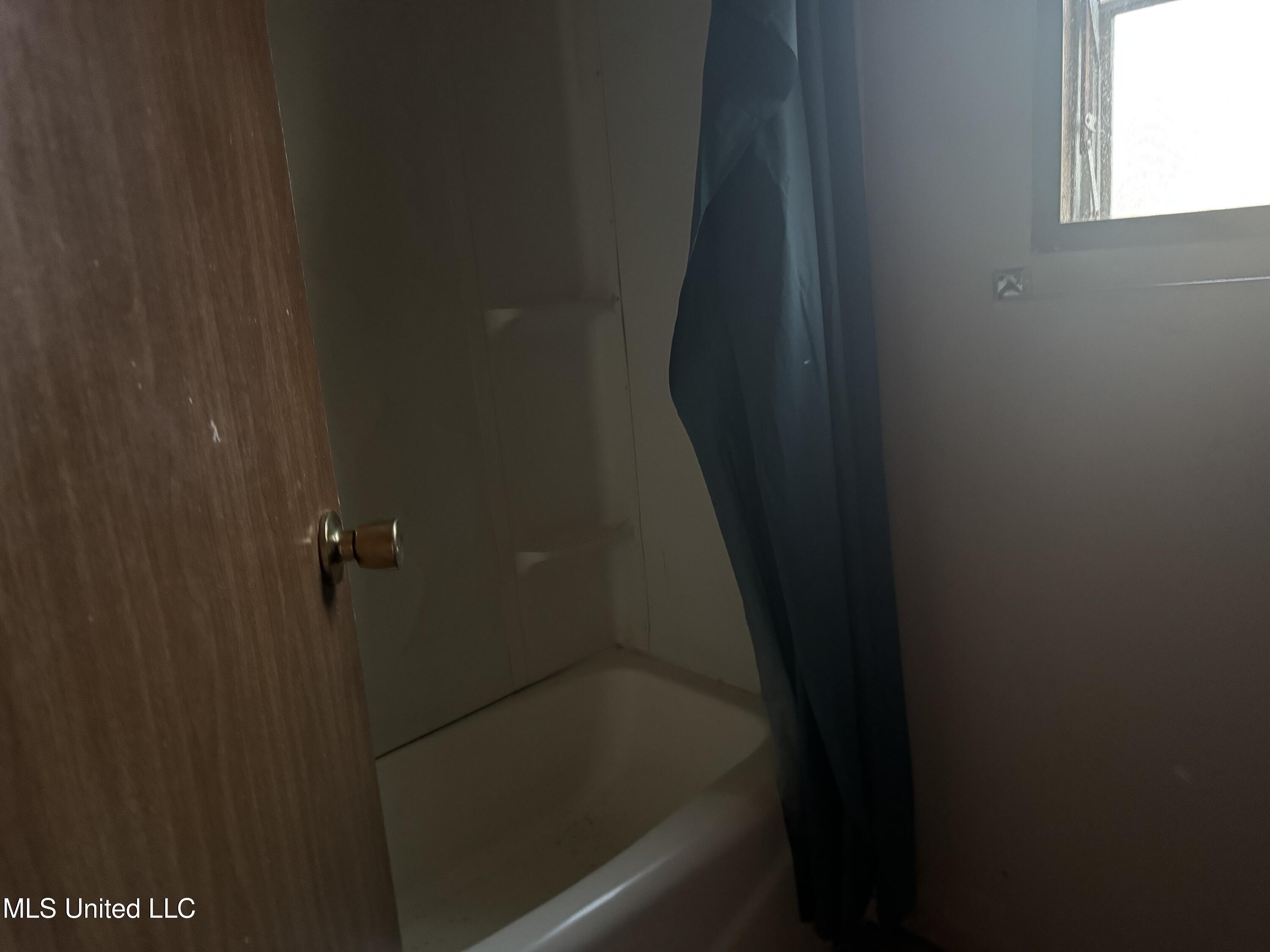 17 Coventry Road, Unit 2 Natchez, MS 39120 - Photo 13 of 16 IMG_0501