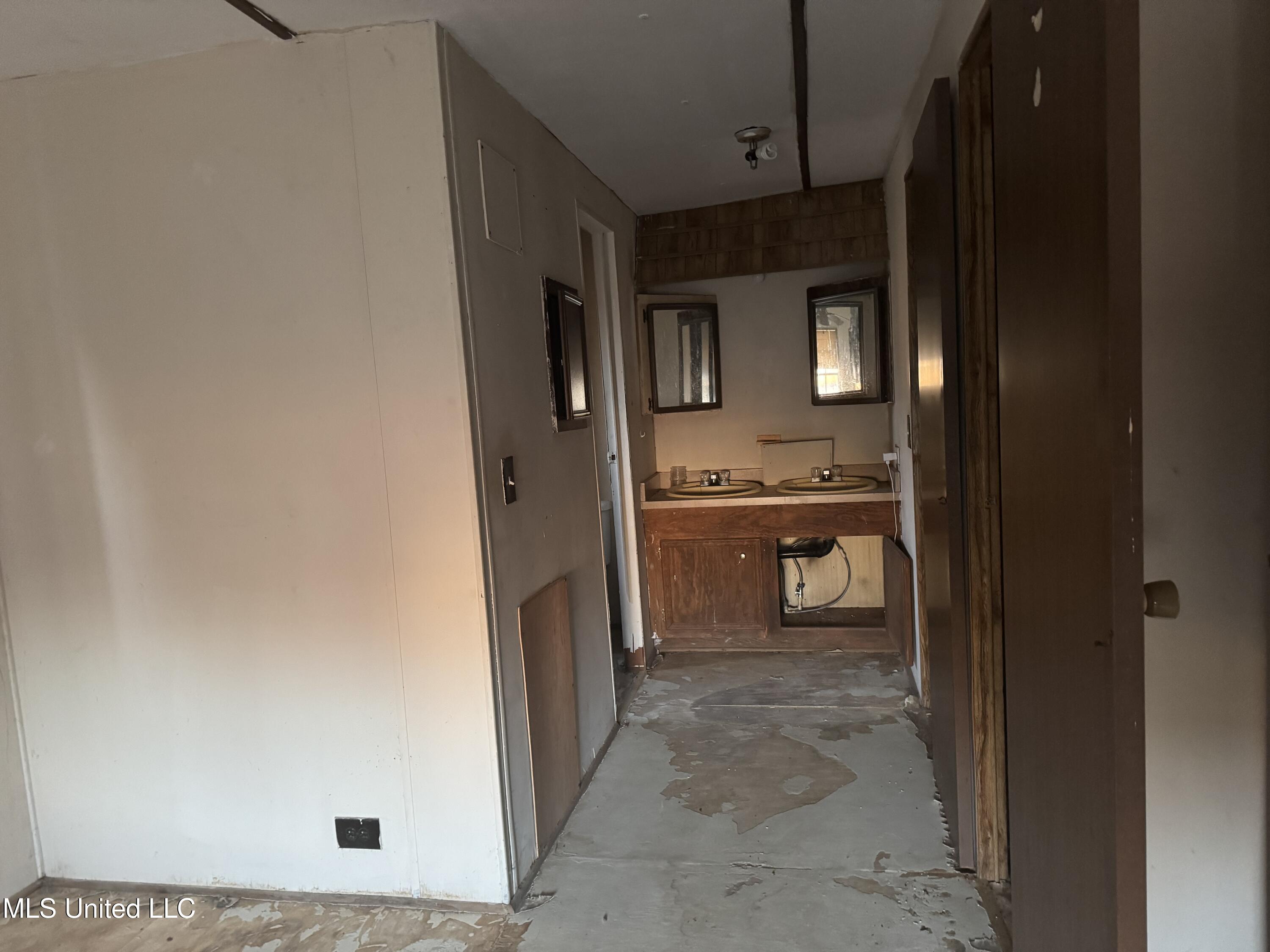 17 Coventry Road, Unit 2 Natchez, MS 39120 - Photo 15 of 16 IMG_0499