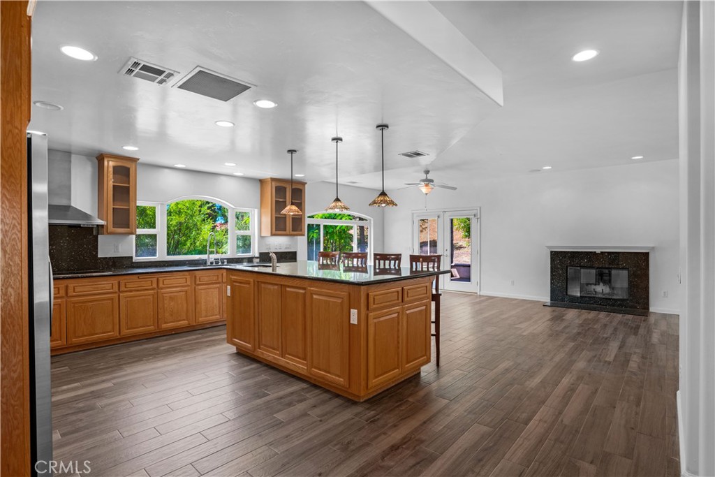 29781 Pasada Road Temecula, CA 92591 - Photo 14 of 58 Entry to kitchen and dining area