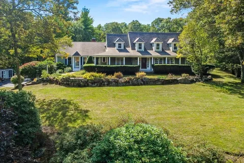 $1,475,000 | 10 Stop River Road, Norfolk, MA 02056