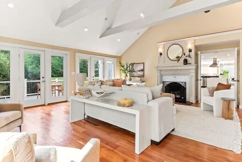 $1,475,000 | 10 Stop River Road, Norfolk, MA 02056