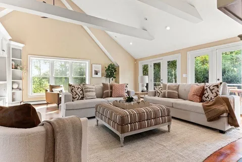 $1,475,000 | 10 Stop River Road, Norfolk, MA 02056