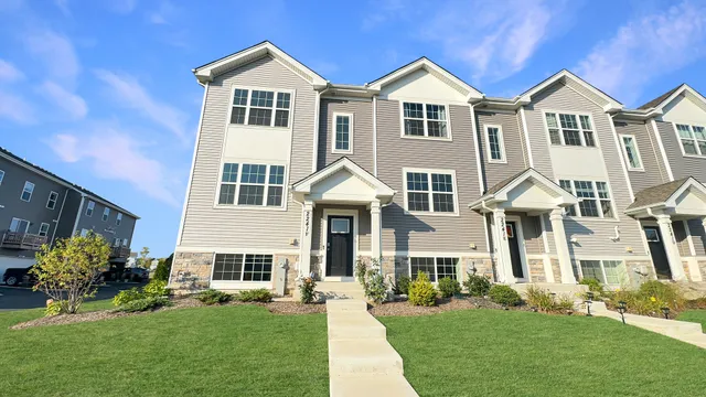 $2,450 | 2241 Sassafras Way, Unit F, Wonder Lake, IL 60097
