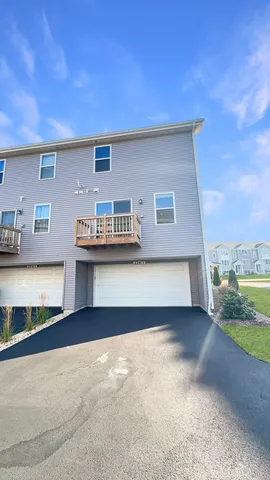 $2,450 | 2241 Sassafras Way, Unit F, Wonder Lake, IL 60097