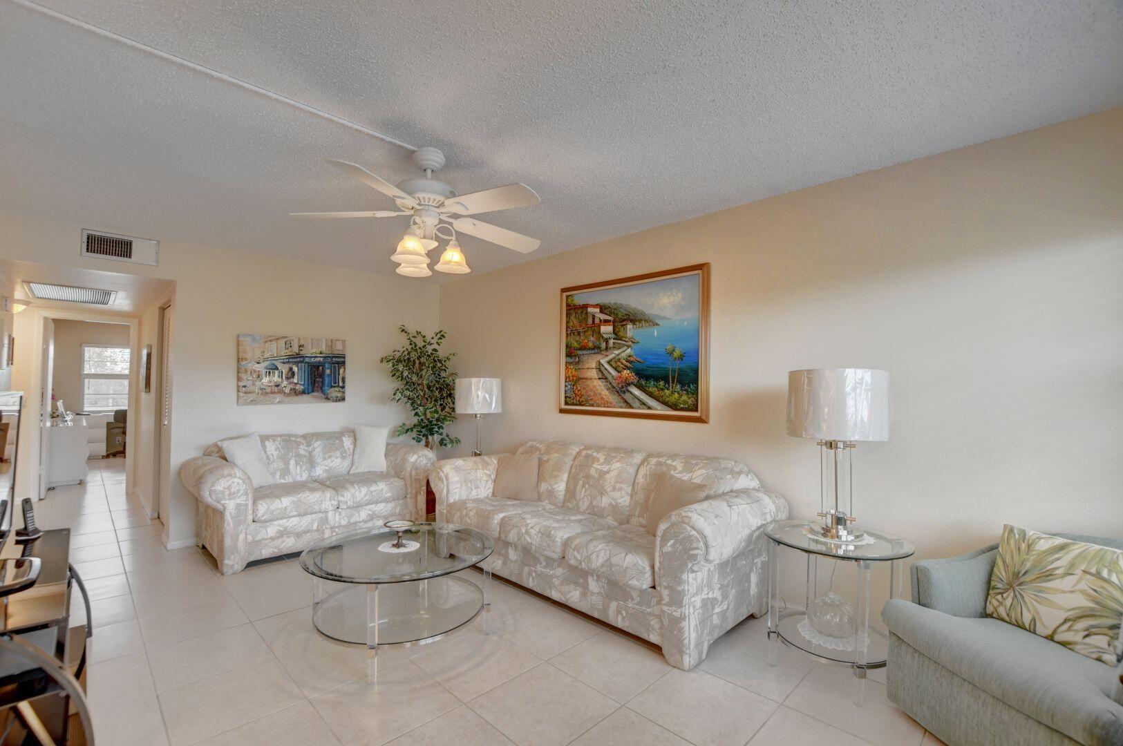 2015 Hythe A Boca Raton, FL 33434 - Photo 11 of 58 Living Area