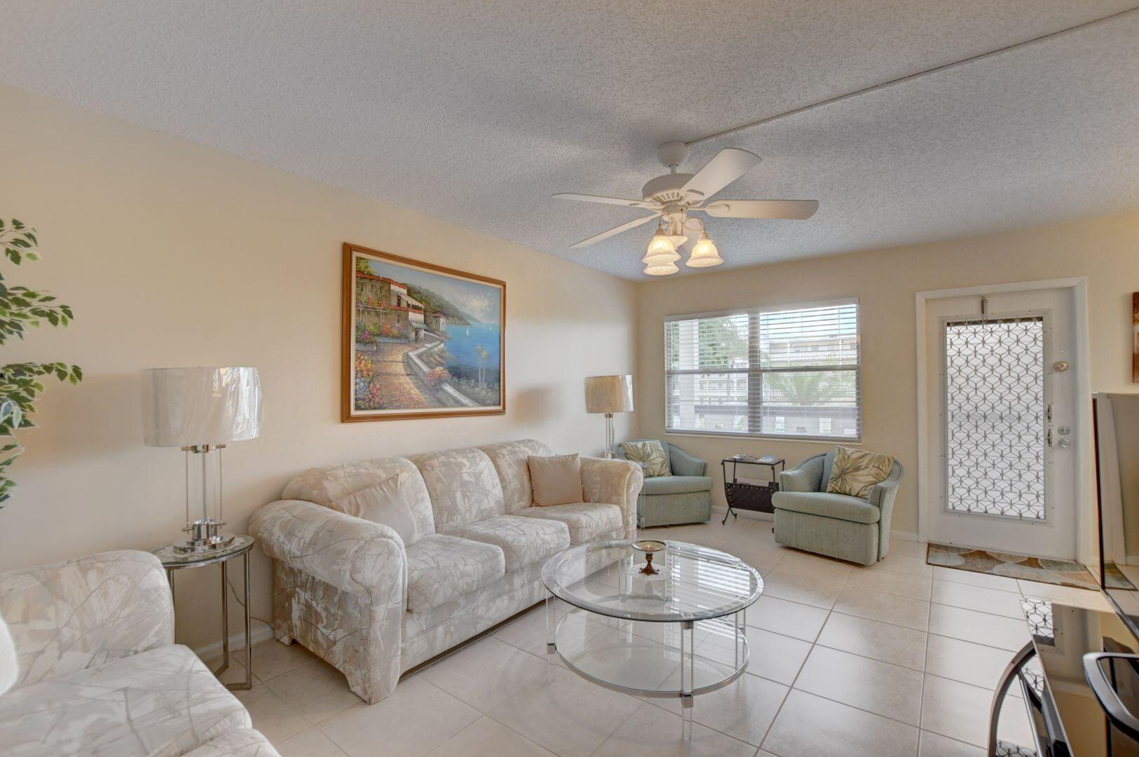 2015 Hythe A Boca Raton, FL 33434 - Photo 12 of 58 Living Area