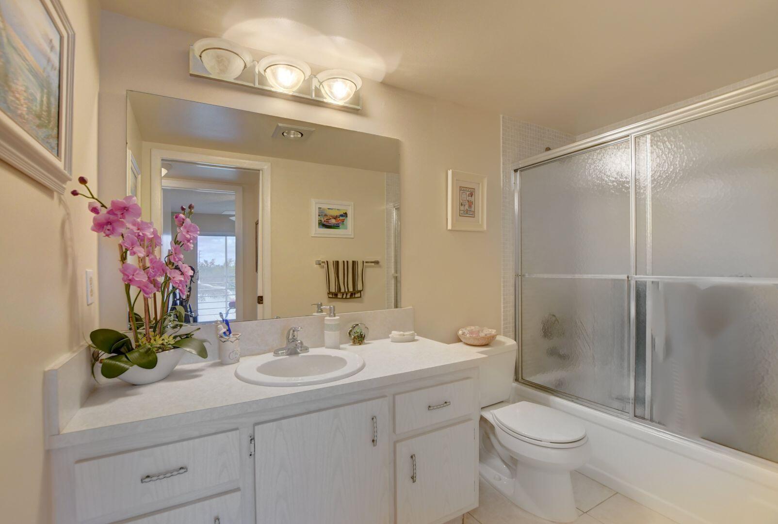 2015 Hythe A Boca Raton, FL 33434 - Photo 21 of 58 Main Bathroom