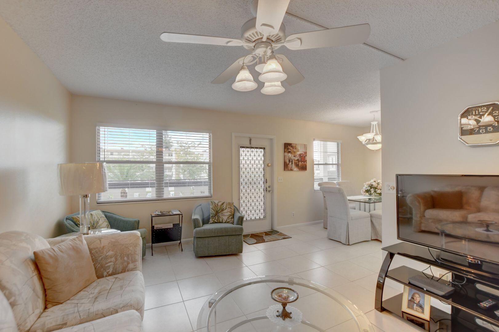 2015 Hythe A Boca Raton, FL 33434 - Photo 10 of 58 Living Area